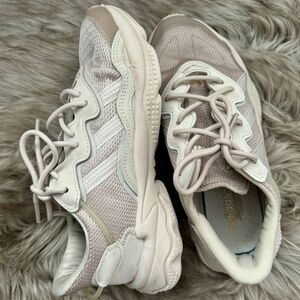Adidas Ozweego in beige